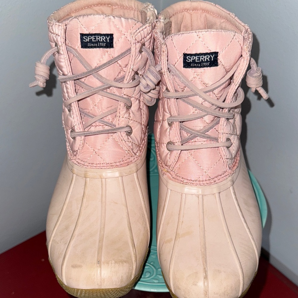 Sperry Women's Light Pink Quilted Duck Boots, size US 6M or girls UK 5

Side zip